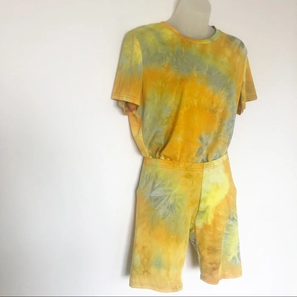 Daisy Womens 90s Y2K Yellow Tie Dye Short Sleeve Tee and Bike Short Set Sz L
